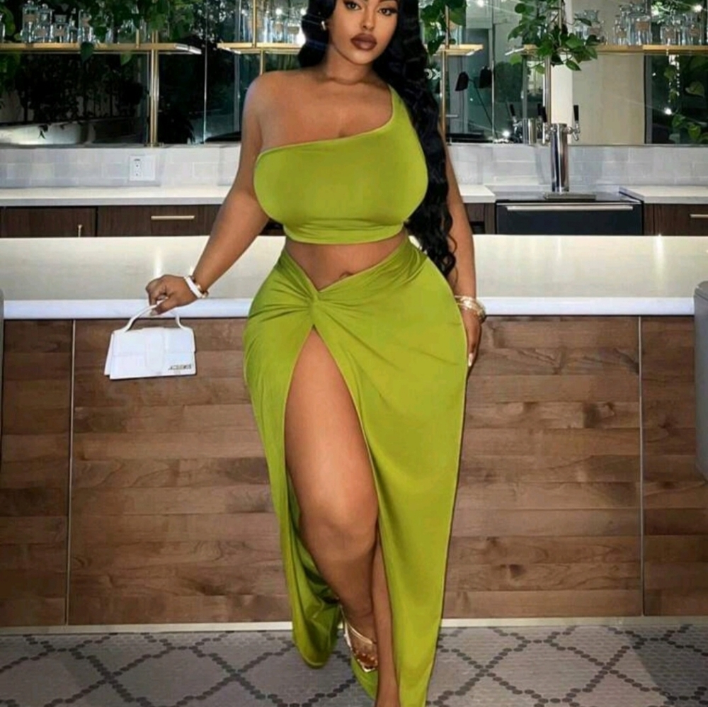 SHEIN Slayr Plus Size One Shoulder Cropped Top And Twist High Slit Long Skirt So